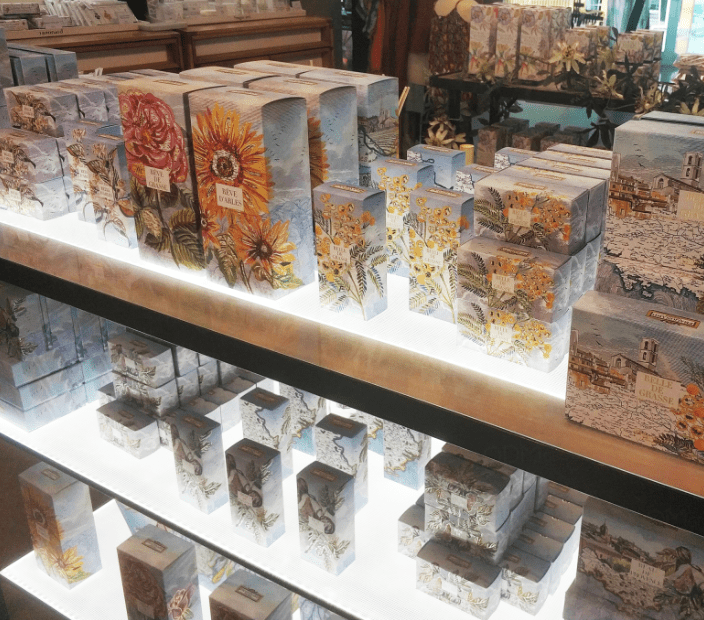 Fragonard’s backlit shelves